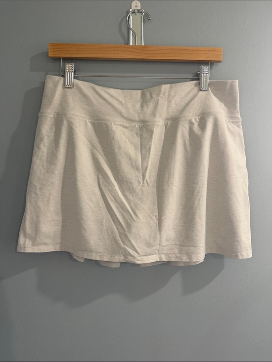 Vuori Pants - Vuori Cream Athletic Skort